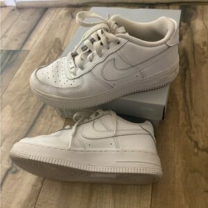 White Nike Air Force 1